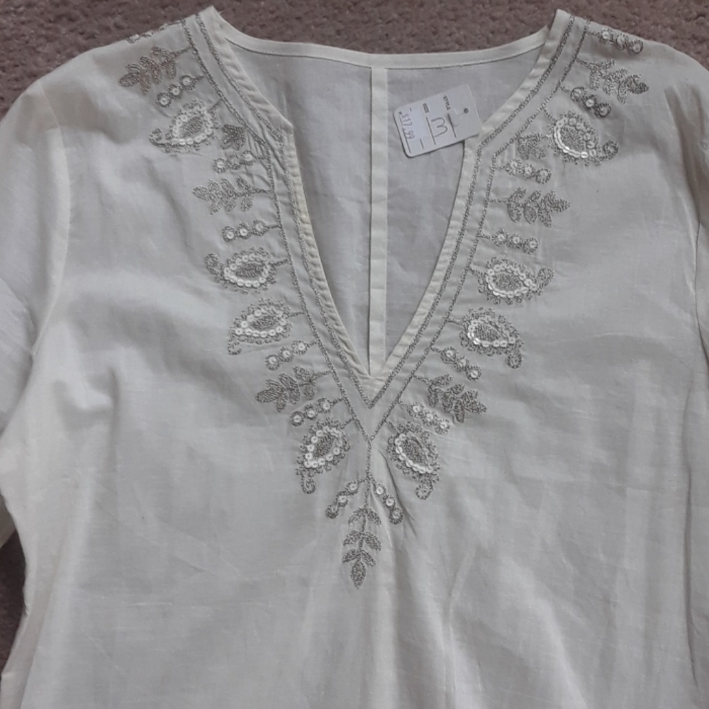 Women's Top (no name)